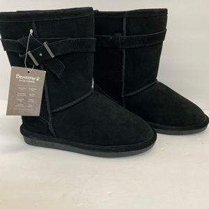 Bearpaw shoes new in the box